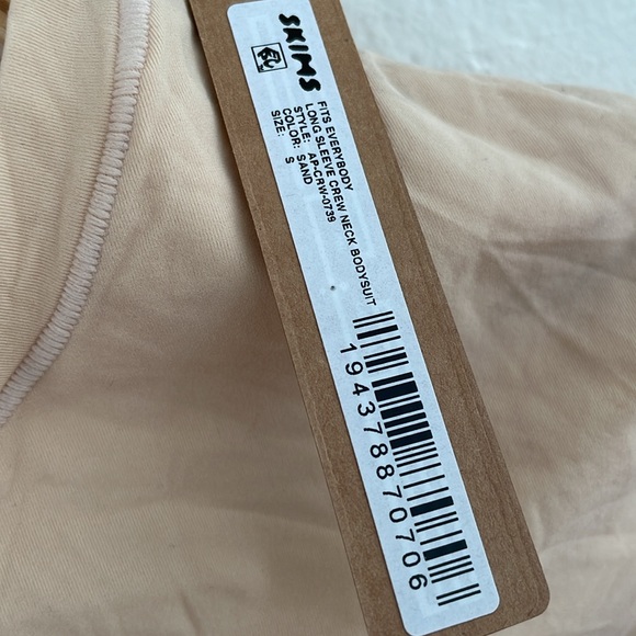 SKIMS Long Sleeve Crewneck Bodysuit - Picture 4 of 7